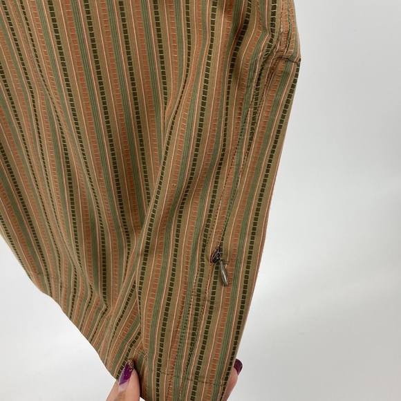 REI UPF 50 Casual Short Sleeve Button Down Shirt side pocket - Picture 9 of 11